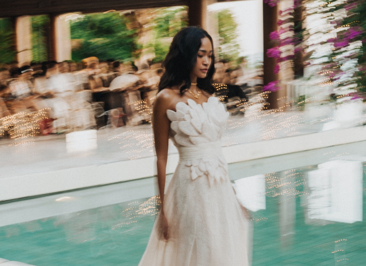 Bertema ‘Le Jardin Poétique’ Phangsanny Hadirkan Aneka Gaun Pengantin dalam Suasana Sunset Nan Romantis