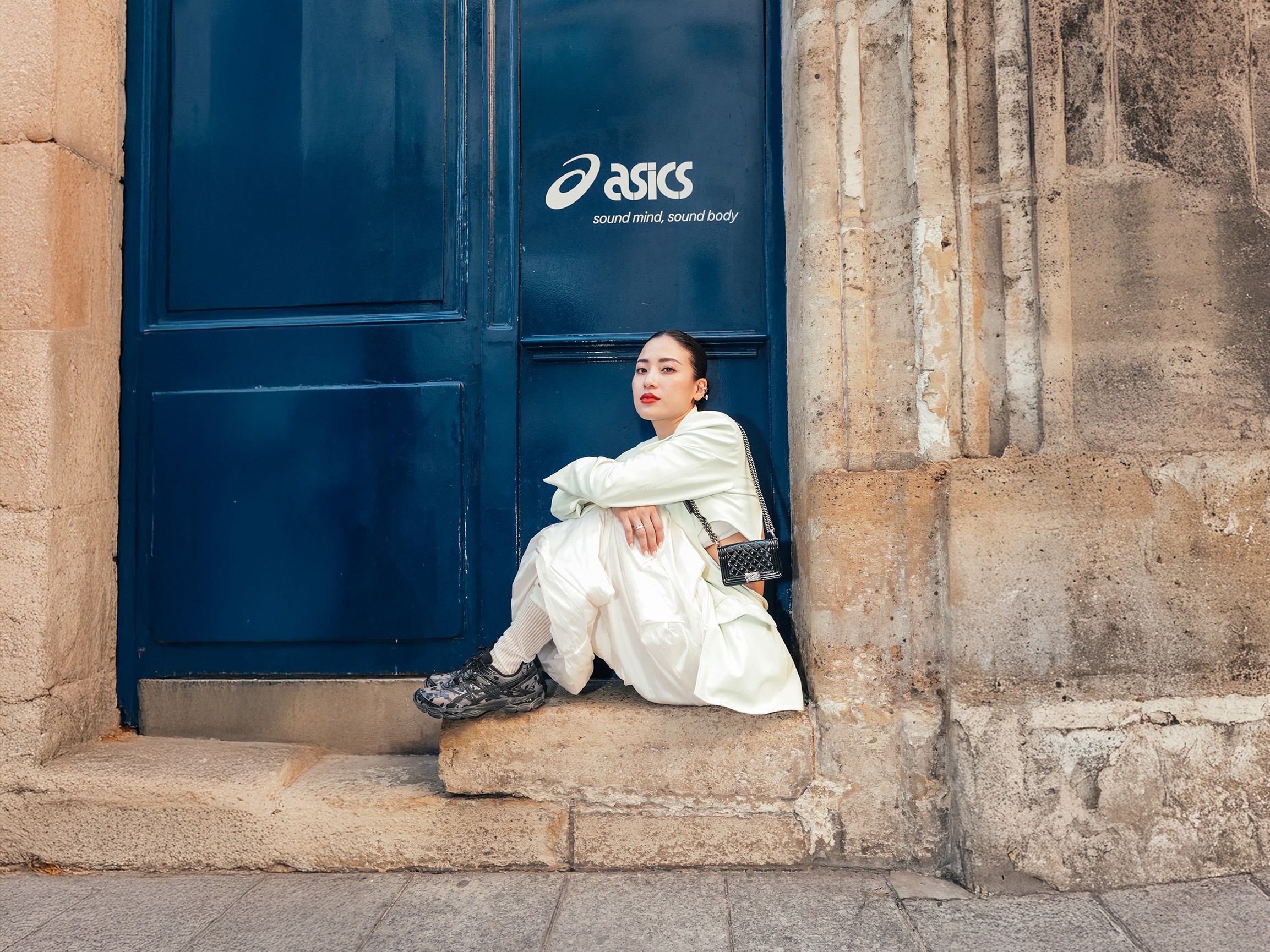 Kolaborasi ASICS Sportstyle dengan JJJJound dan SHUSHU/TONG di Paris Fashion Week 2025